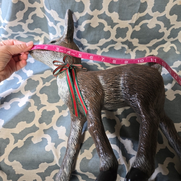 Hand painted ceramic Christmas Reindeer with bell - Picture 6 of 6